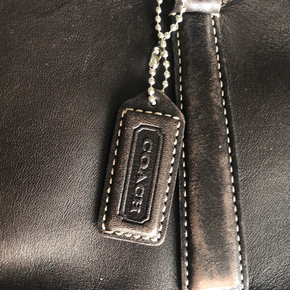 Authentic Coach handbag. - Picture 2 of 9